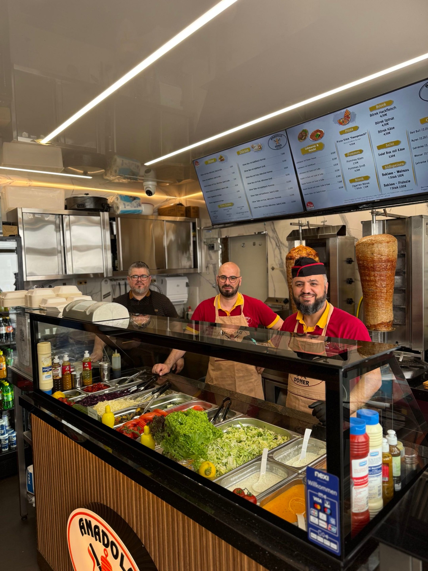 Das Team von Anadolu Döner an der Theke